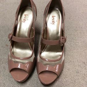 Levity platform heels